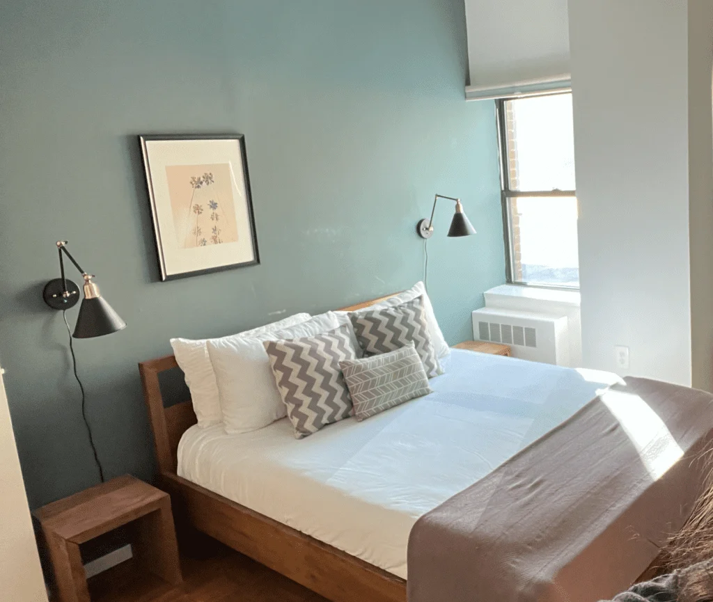 BlueGround Bedroom: A neatly arranged bedroom in the BlueGround apartment, with a plush bed and bedside lighting, ideal for a restful stay.